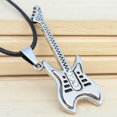 新款时尚欧美钛钢饰品 音乐之家电子吉它镶钻吊坠 音乐皮绳项链