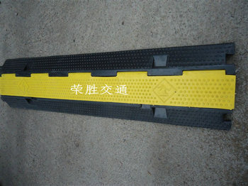 PVC两线槽减速带 二线槽板 橡胶线槽 舞台铺线板 串线板 减速板