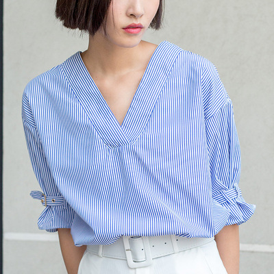 韩版性感V领落肩宽松显瘦套头衬衣女式中袖竖条纹衬衫服装
