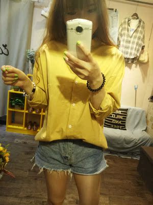 黄色衬衫