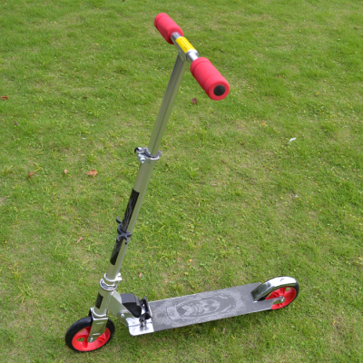 最新特价极限运动装备滑板车儿童滑板车全铝合金黑PU轮两轮便携