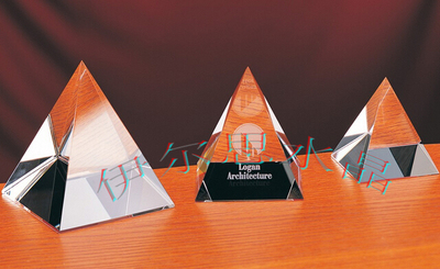 全透明水晶玻璃金字塔摆件 3D全息投影 厂家清仓不同尺寸镇宅礼品