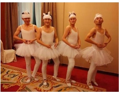 四小天鹅男搞笑无敌版成人芭蕾舞演出服装男芭蕾演出服天鹅湖舞裙
