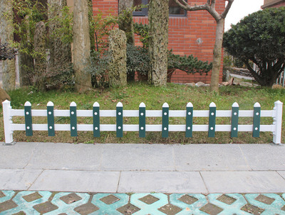 PVC塑钢护栏 围栏栅栏草坪护栏庭院花园围栏 30厘米 一米长价格
