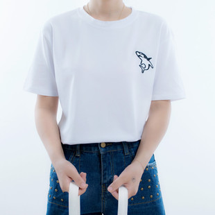 韩国女装学院风精美刺绣鲨鱼后背字母印花圆领宽松短袖T恤半袖衫