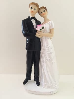 包邮创意婚礼蛋糕婚车装饰品摆件婚房客厅树脂新郎新娘家居工艺品