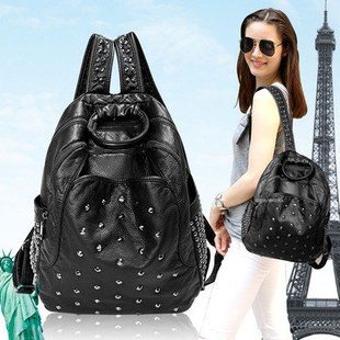 新款韩版休闲铆钉双肩包女学院风书包原创时尚大容量背包旅行包