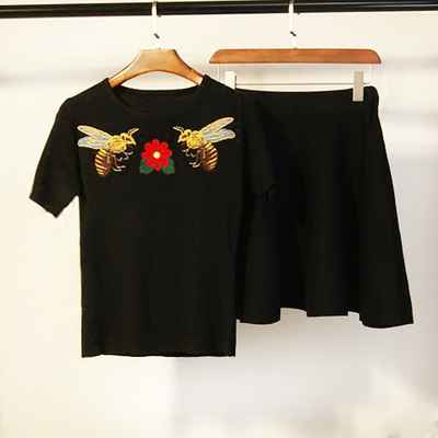 【天天特价】秋冬新款韩版套装女花朵蜜蜂刺绣针织衫半身裙两件套