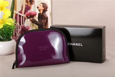 特价礼盒版 亮面紫红妩媚化妆包 手拿包 收纳包