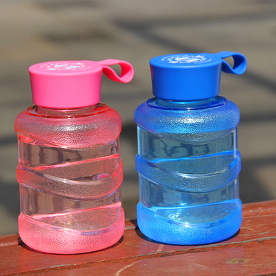 个性水桶杯子塑料水杯情侣创意便携 带盖可爱学生随手杯 女士水壶